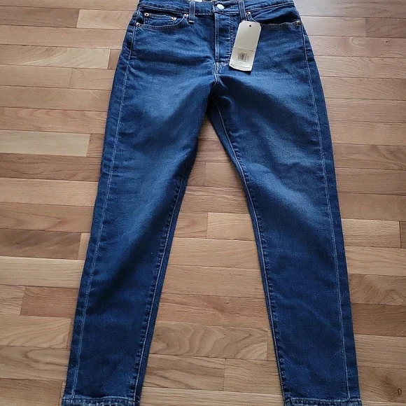 Levi's NWT - Wedgie Skinny Jeans - Medium Wash - 29" x 27" - Picture 4 of 8